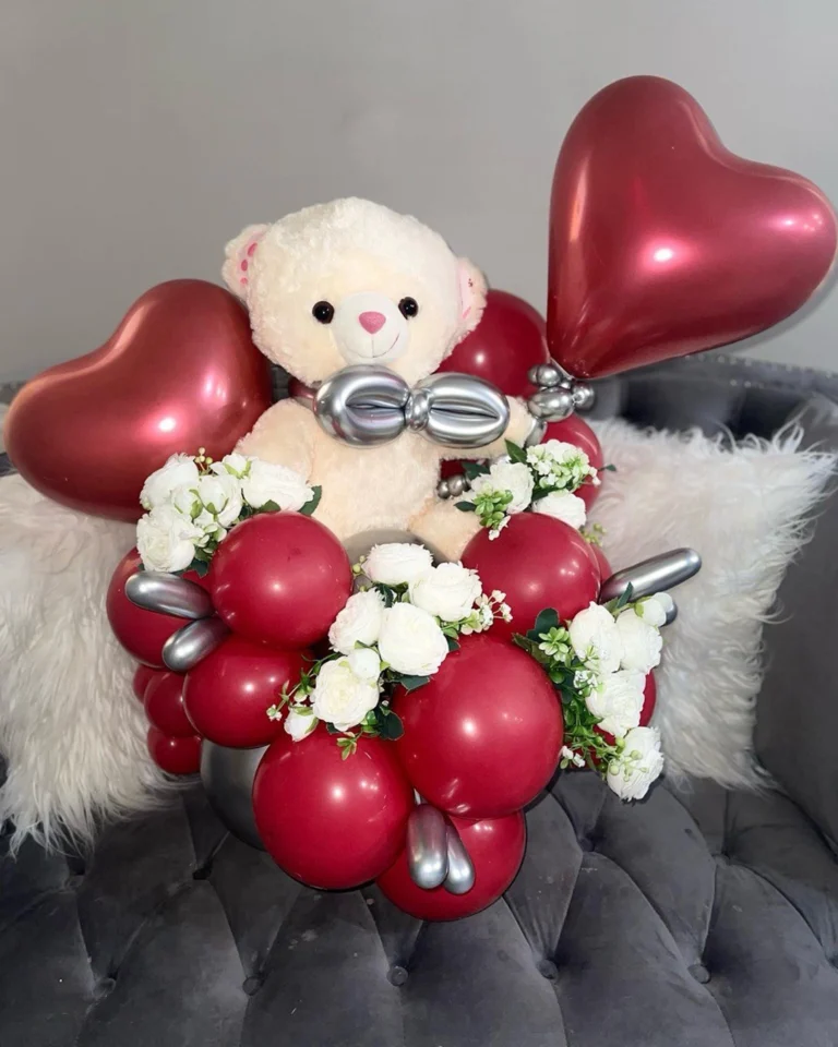 Small Valentine’s Balloon Bouquet Love in the Air