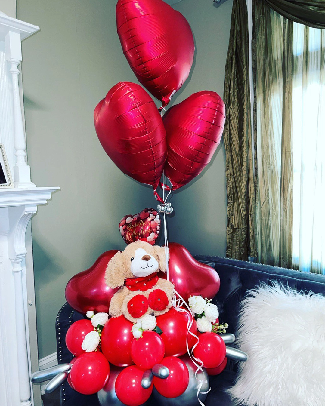 Small Valentine Balloon Bouquet – Mini Love Gesture